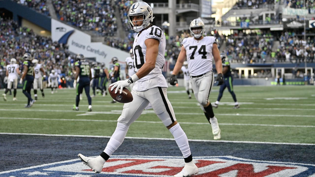 Raiders' Davante Adams hauls in 45-yard flea-flicker for his