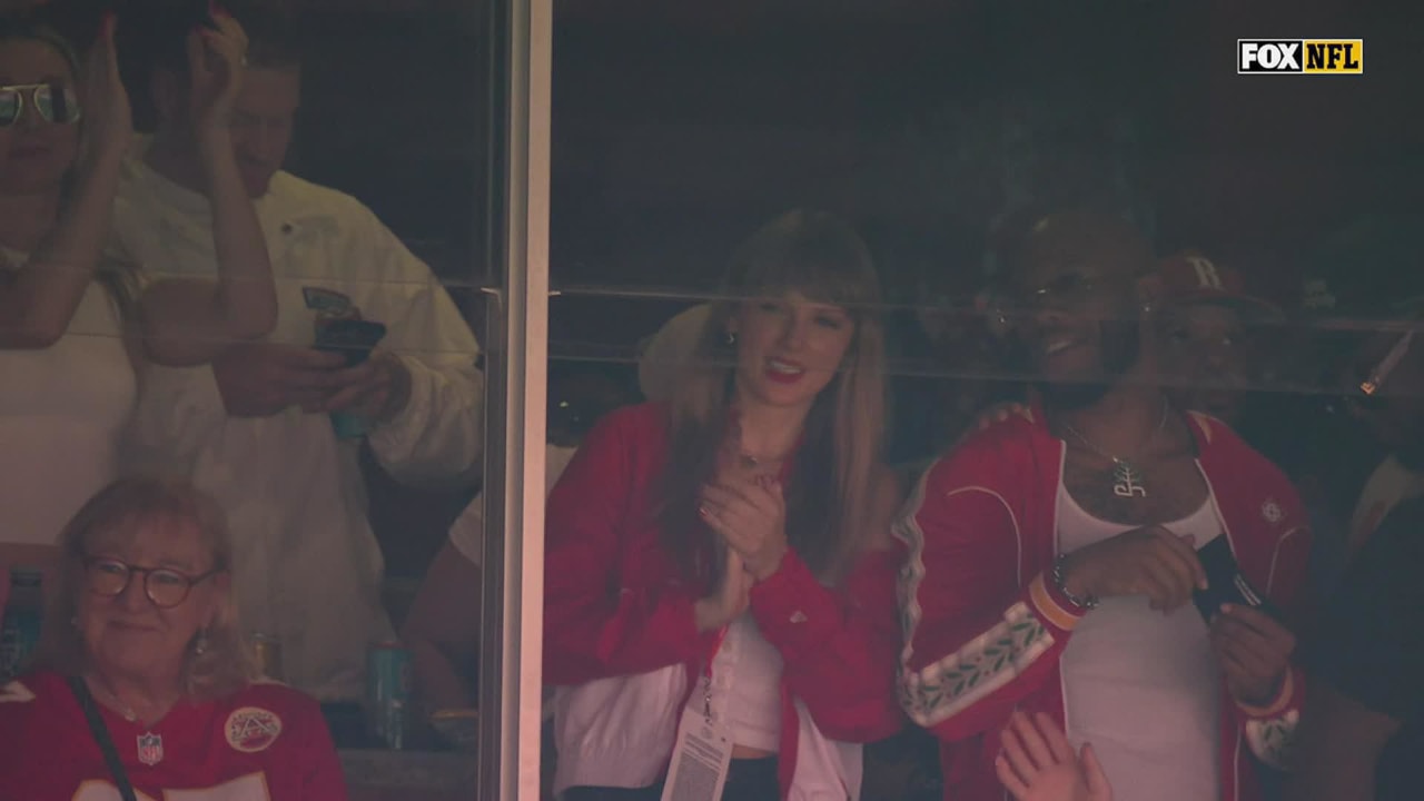 Taylor Swift Supports Travis Kelce at Chiefs Football Game [VIDEO] – TVLine