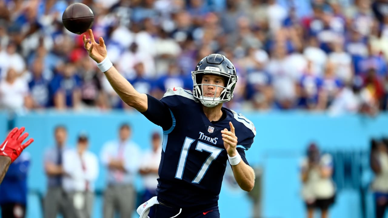 Tennessee Titans quarterback Ryan Tannehill lasers CLUTCH 21-yard sideline  dart to wide receiver Kyle Philips