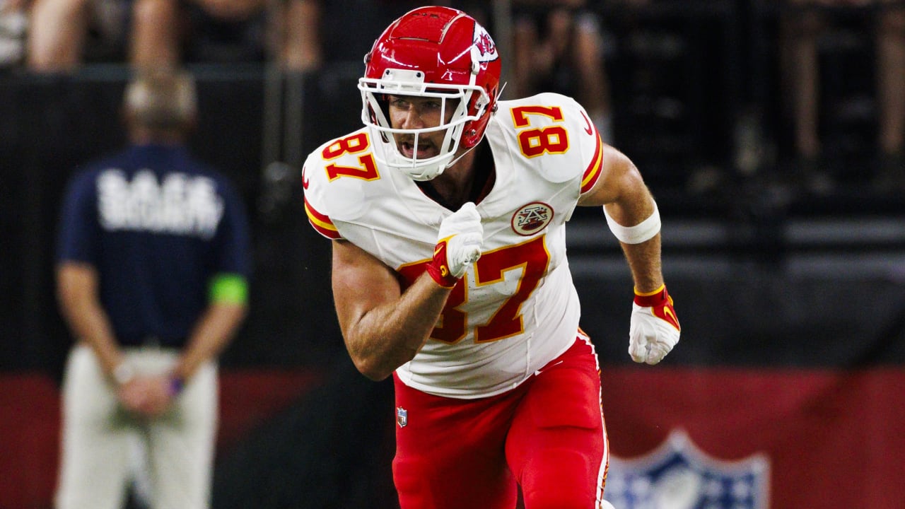 Chiefs Travis Kelce suffered a knee injury during Tuesday's practice