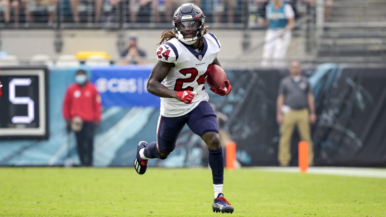 December 18, 2022: Houston Texans cornerback Tremon Smith (1) celebrates  with his teammates after scoring a game-winning touchdown in overtime of an  NFL game between the Texans and the Chiefs on Dec.