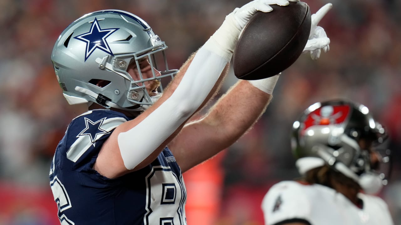 Dallas Cowboys tight end Dalton Schultz (86) Catches a during an NFL  football game against the Tampa Bay Buccaneers, Thursday, Sept 9, 2021 in  Tampa, Fla. (AP Photo/Don Montague Stock Photo - Alamy