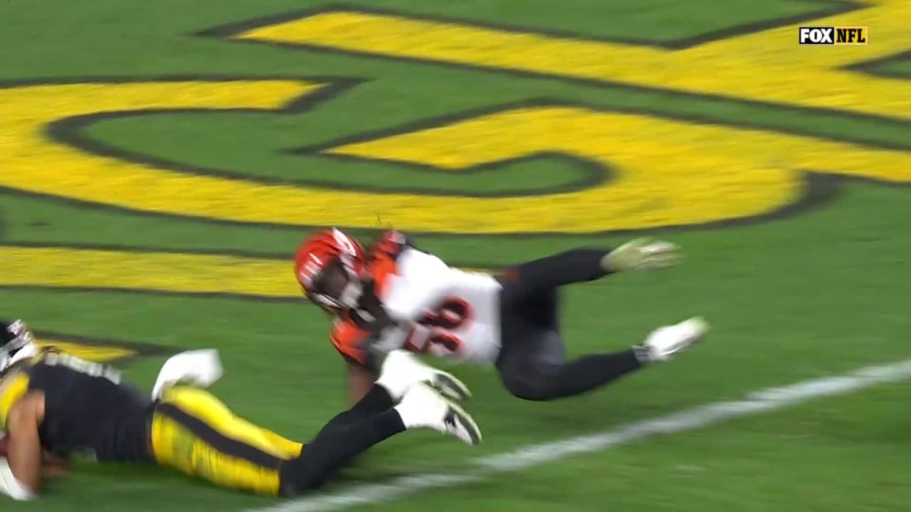 Pittsburgh Steelers wide receiver Chase Claypool takes head-first dive ...