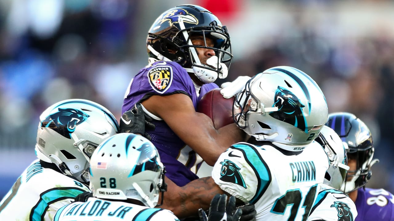 Baltimore, United States. 20th Nov, 2022. Baltimore Ravens wide receiver  Demarcus Robinson (10) signals a first down over the Carolina Panthers  during the first half at M&T Bank Stadium in Baltimore, Maryland