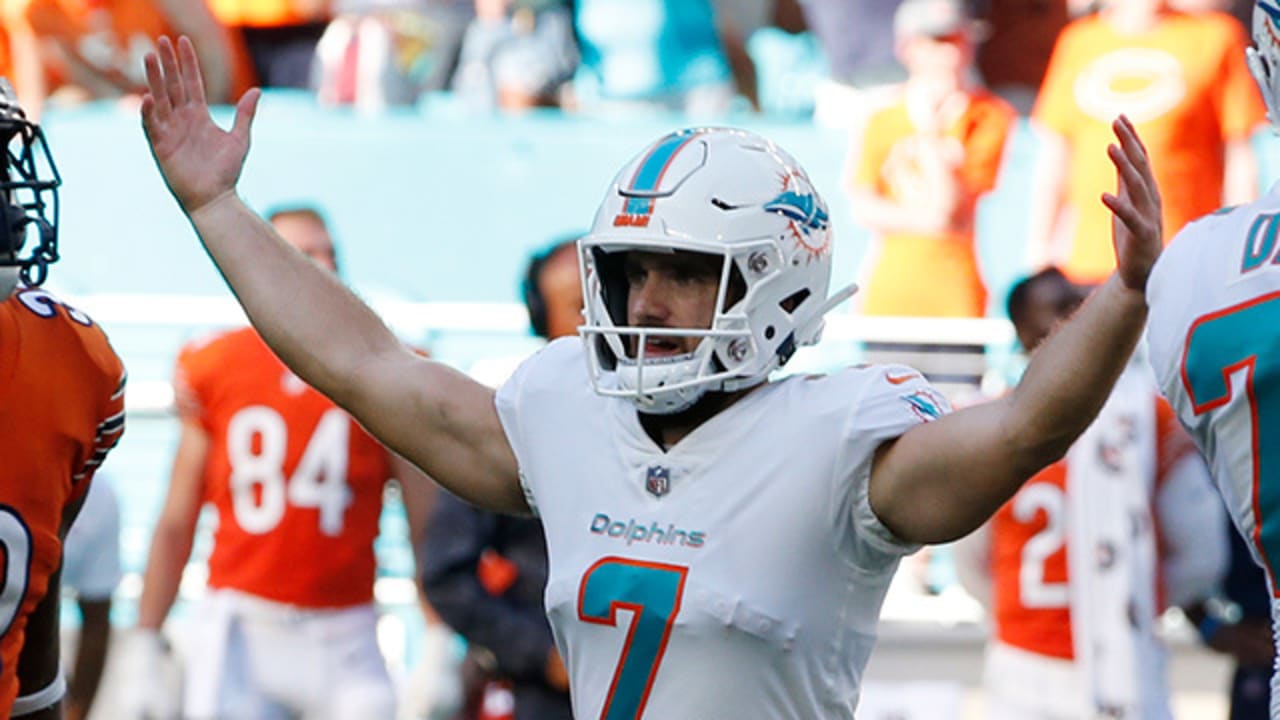 Miami Dolphins kicker Jason Sanders (7) kicks the game-winning