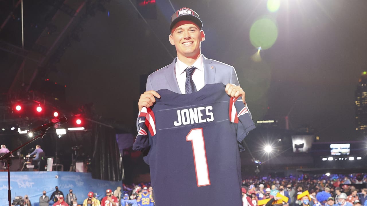 New Patriots QB Mac Jones trying to carve his own New England niche