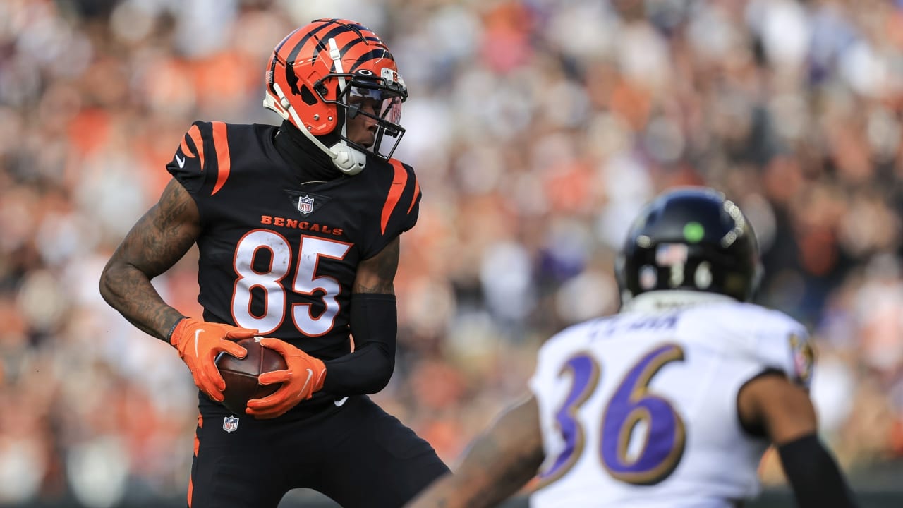 Cincinnati Bengals Wide Receiver Tee Higgins Twists Body And Turns ...