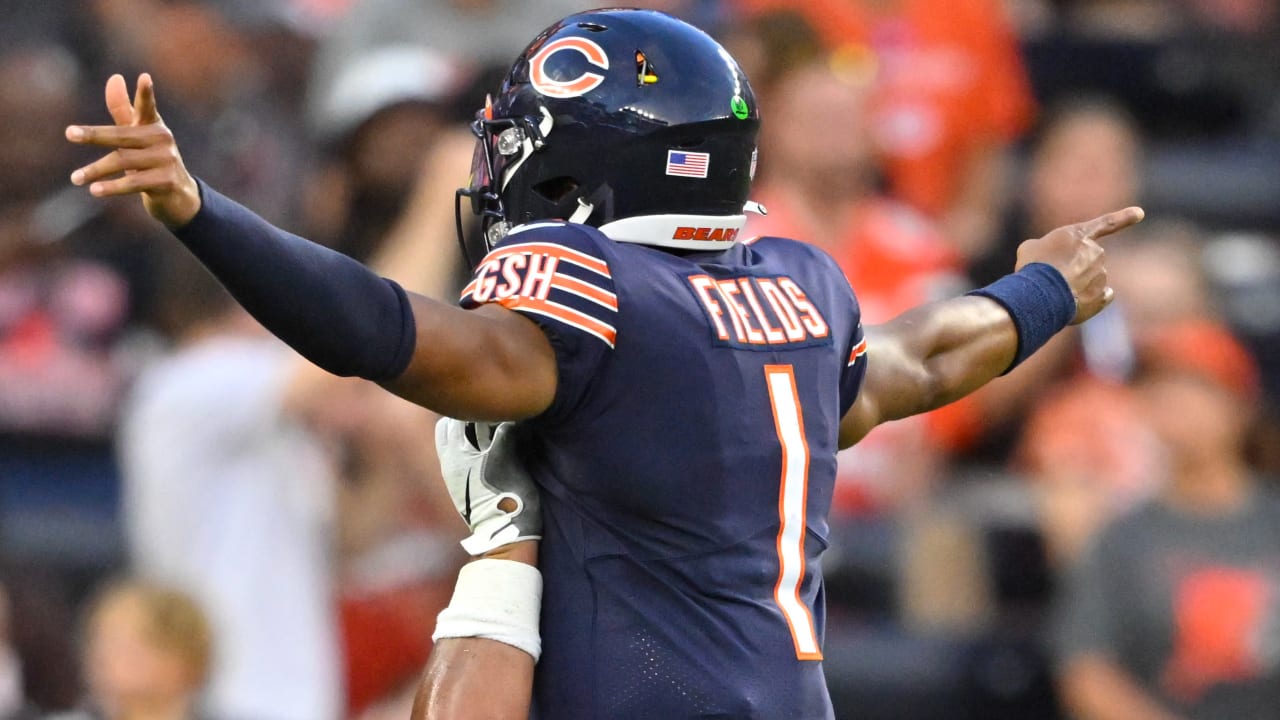 Can't-Miss Play: Chicago Bears quarterback Justin Fields Fields makes magic  happen on 51-yard TD to wide receiver Dante Pettis