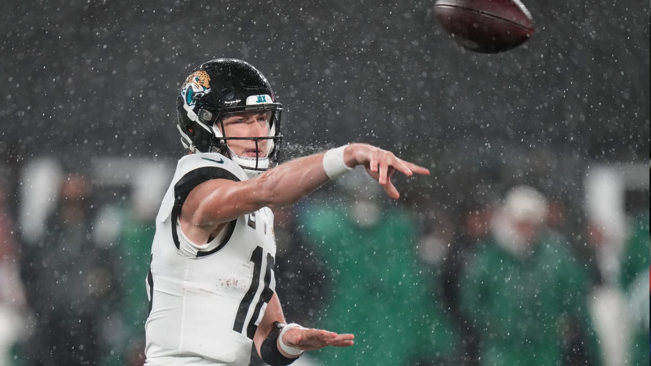 Trevor Lawrence-Zay Jones connection delivers three Jaguars' TDs