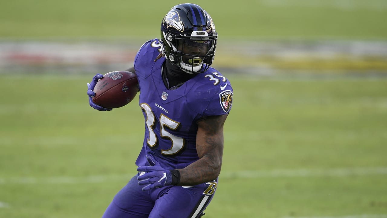 Ravens signing RB Gus Edwards to two-year, $10M extension through 2023