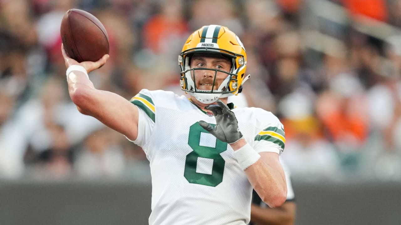 Green Bay Packers quarterback Sean Clifford connects with TE Tyler