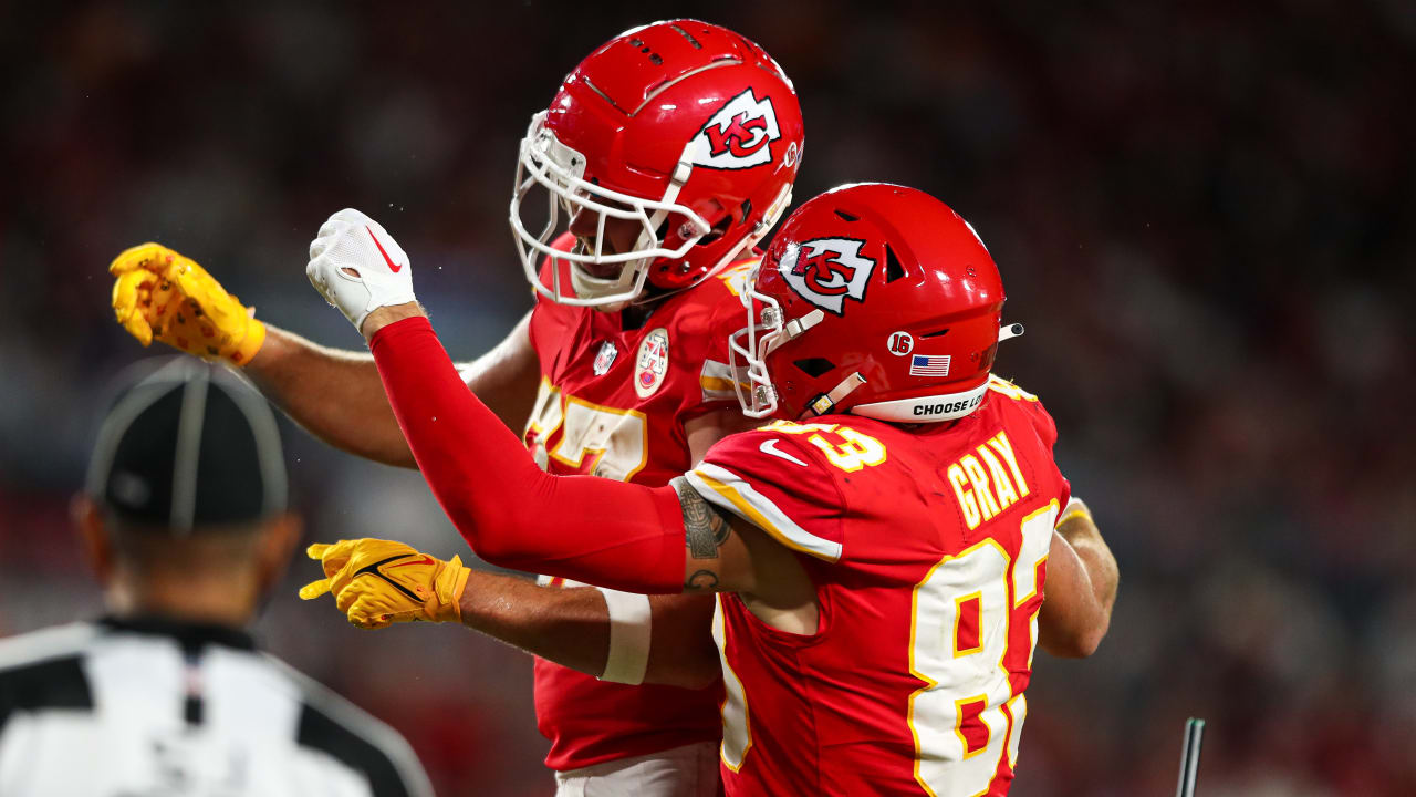 Kansas City Chiefs tight end Noah Gray steals snap from Chiefs quarterback  Patrick Mahomes for his first-ever rushing touchdown