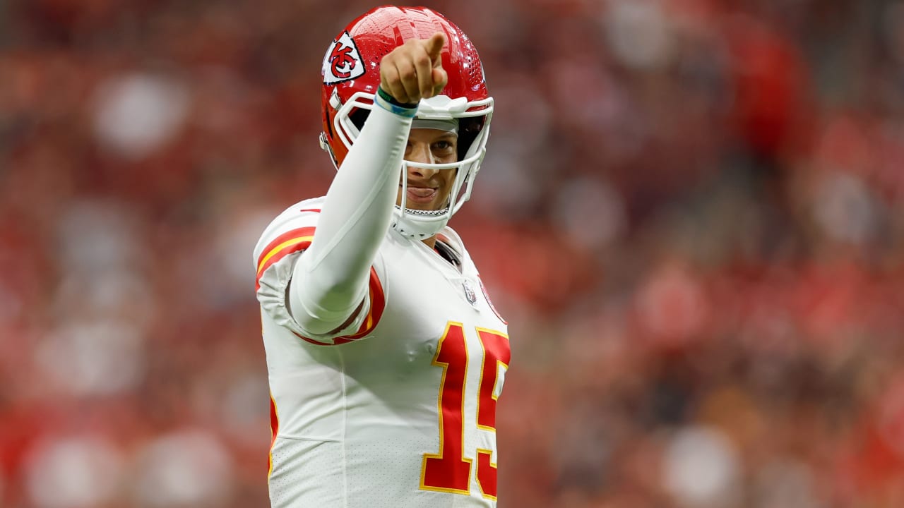 Patrick Mahomes roasts Travis Kelce after star TE botches first pitch at  Cleveland Guardians' home opener