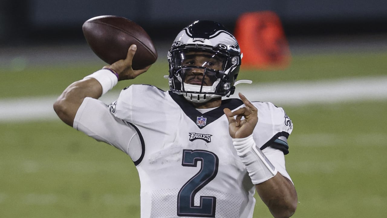 Eagles' Jalen Hurts tosses 1st touchdown pass after Doug Pederson benches  Carson Wentz (VIDEO) 