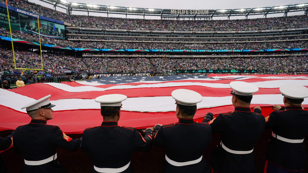 NFL teams, players honor military on Veterans Day