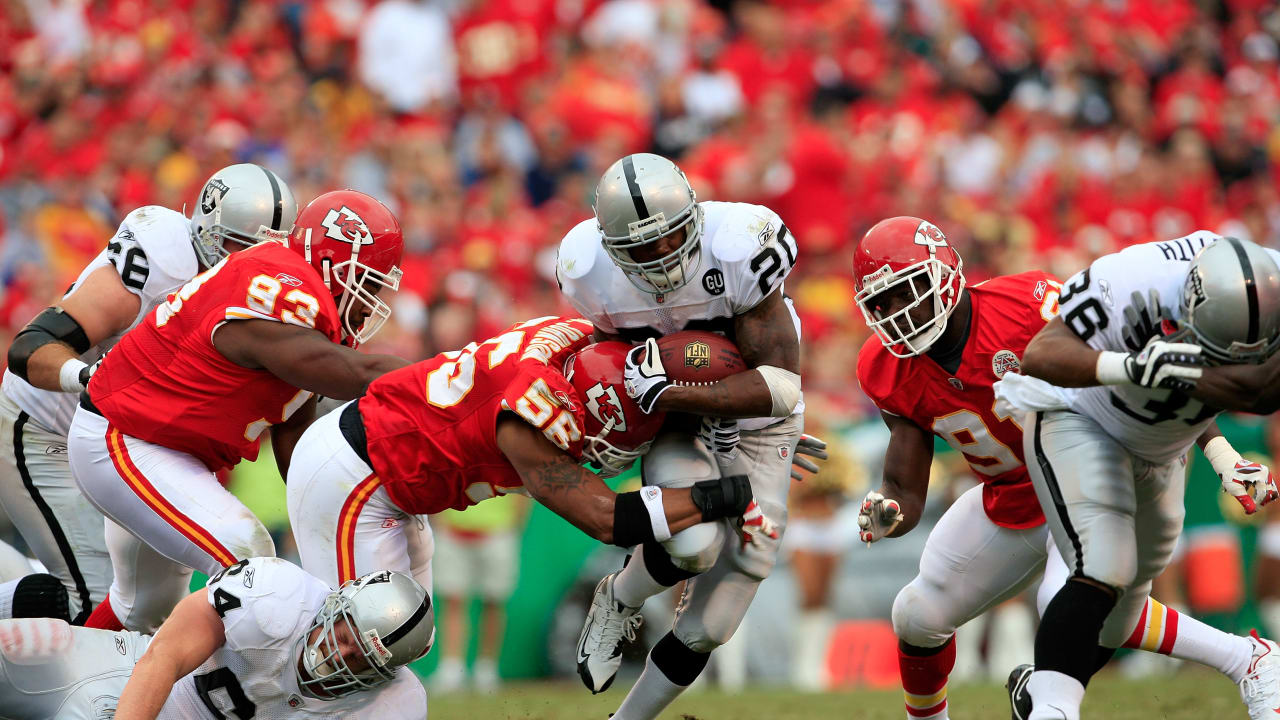 Tight end Kellen Winslow Jr. #80 of the Cleveland Browns runs