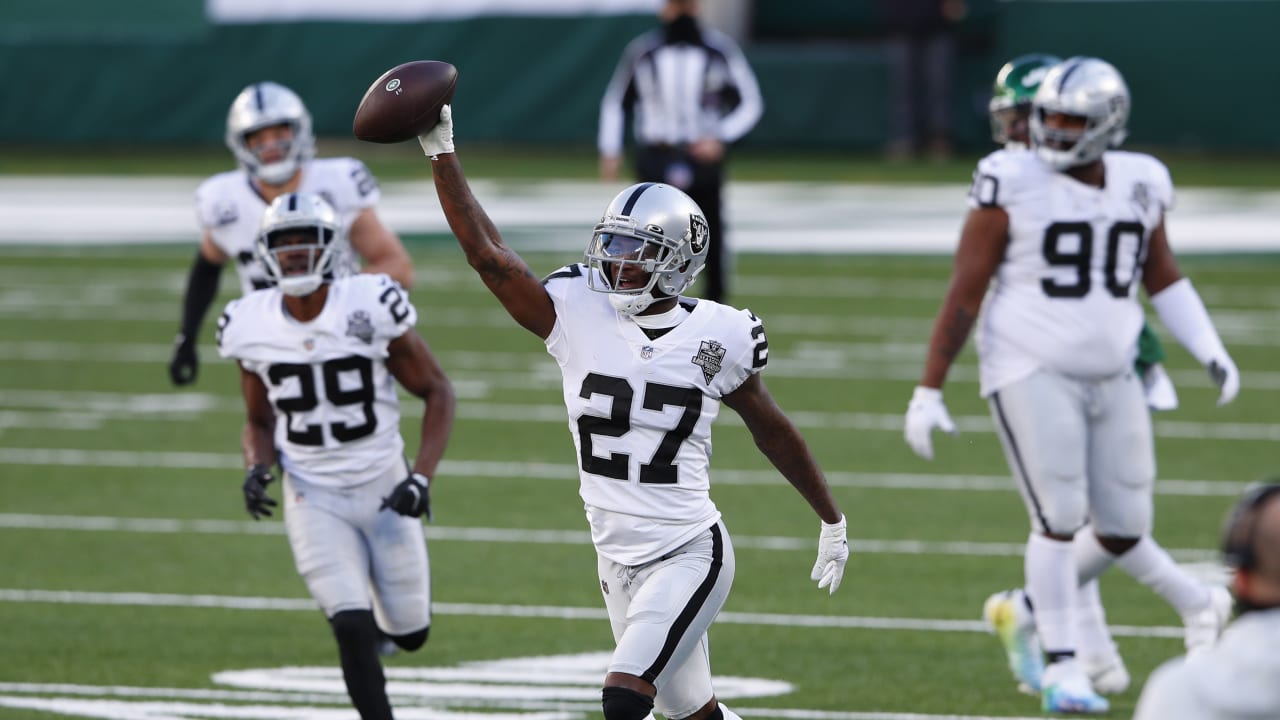 East Rutherford, New Jersey, USA. 6th Dec, 2020. Las Vegas Raiders  cornerback Trayvon Mullen (27) reacts to his interception during the NFL  game between the Las Vegas Raiders and the New York