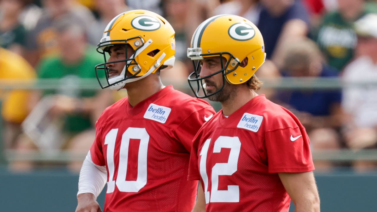 Packers quarterback Aaron Rodgers gives advice to backup QB Jordan Love ...