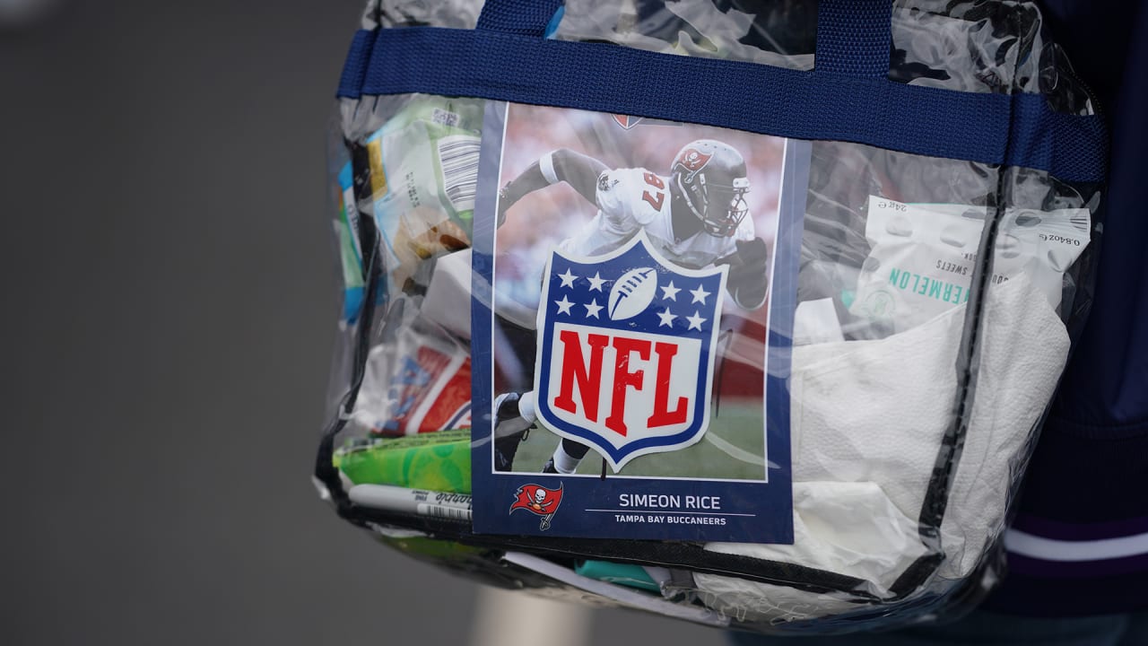 NFL's clear-bag policy has Rams' female fans on defensive