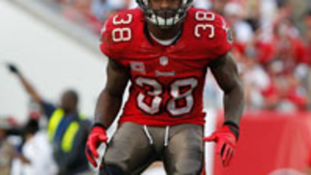 dashon-goldson-140507-Sl.jpg