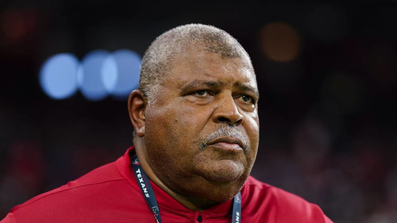 Former Texans defensive coordinator Romeo Crennel retires