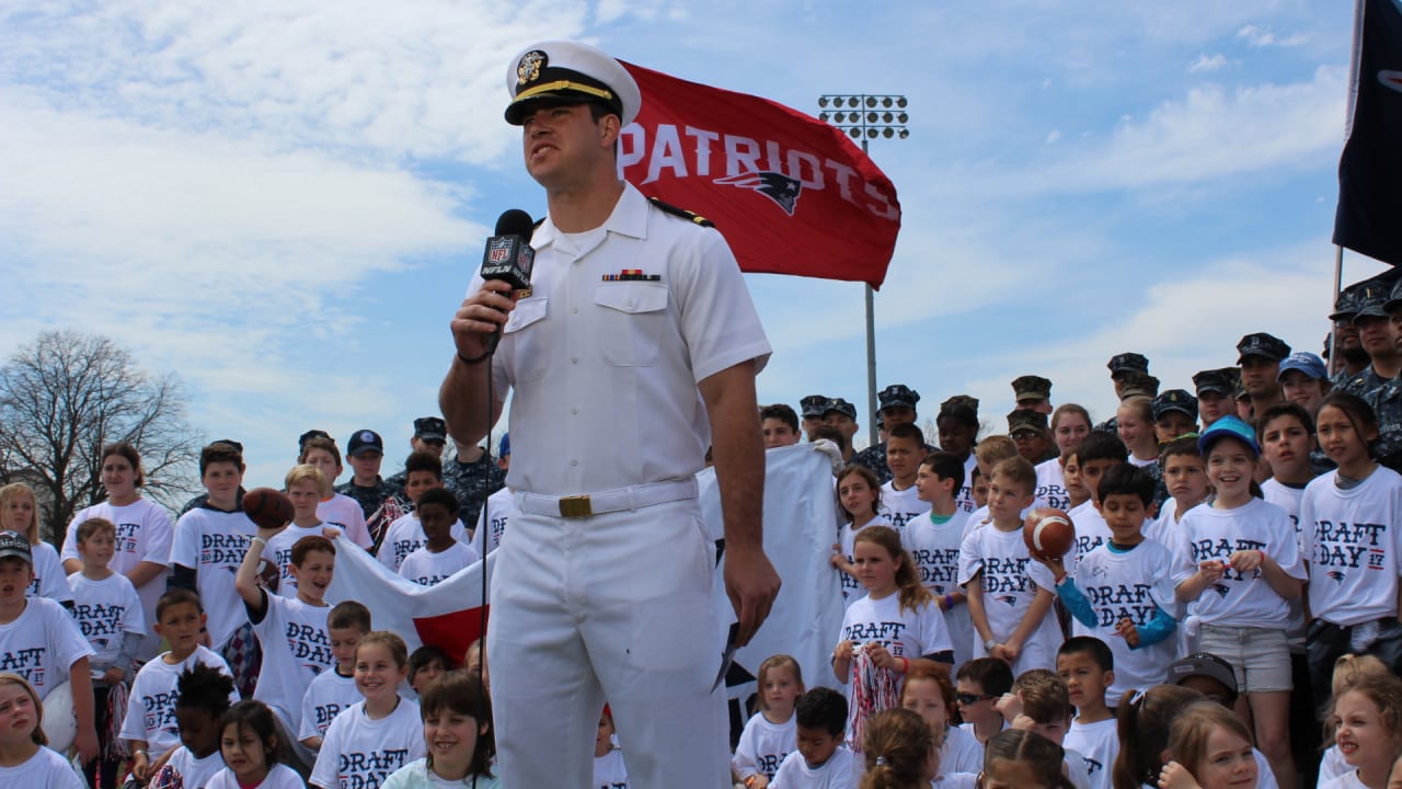 Joe Cardona gets promoted to lieutenant in Navy before practice