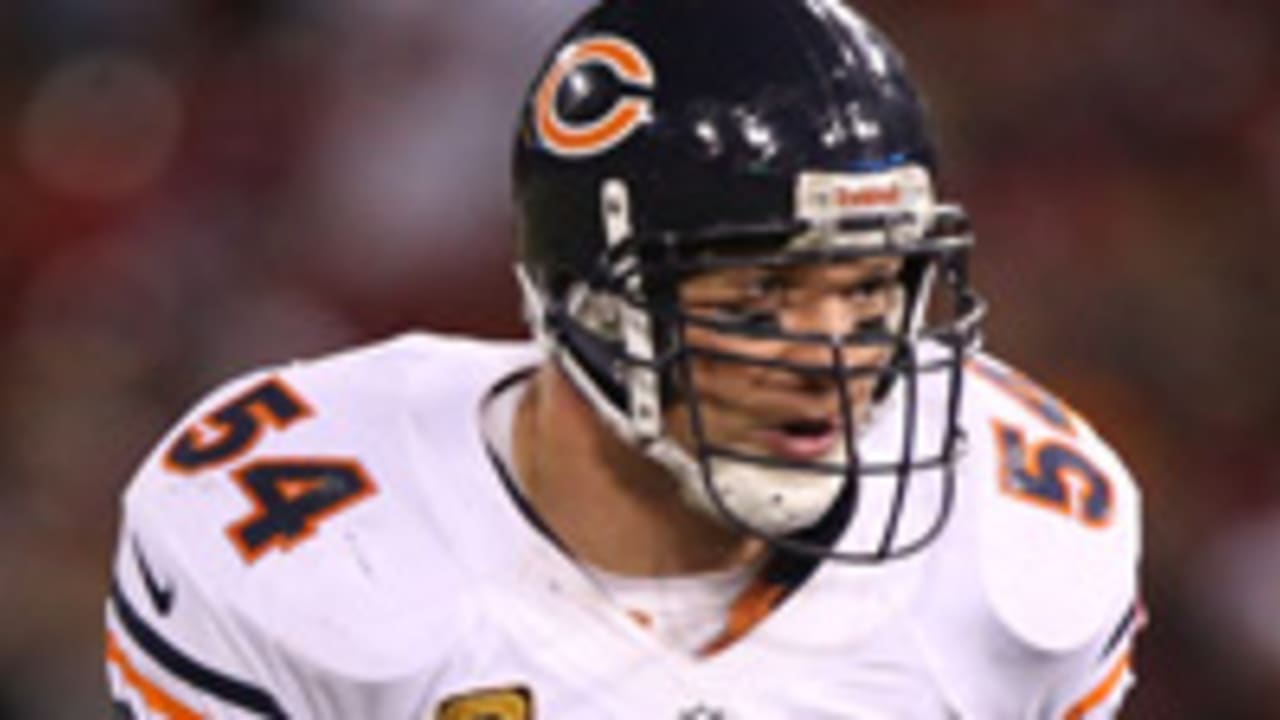 Brian Urlacher passes Mike Singletary as Chicago Bears all-time