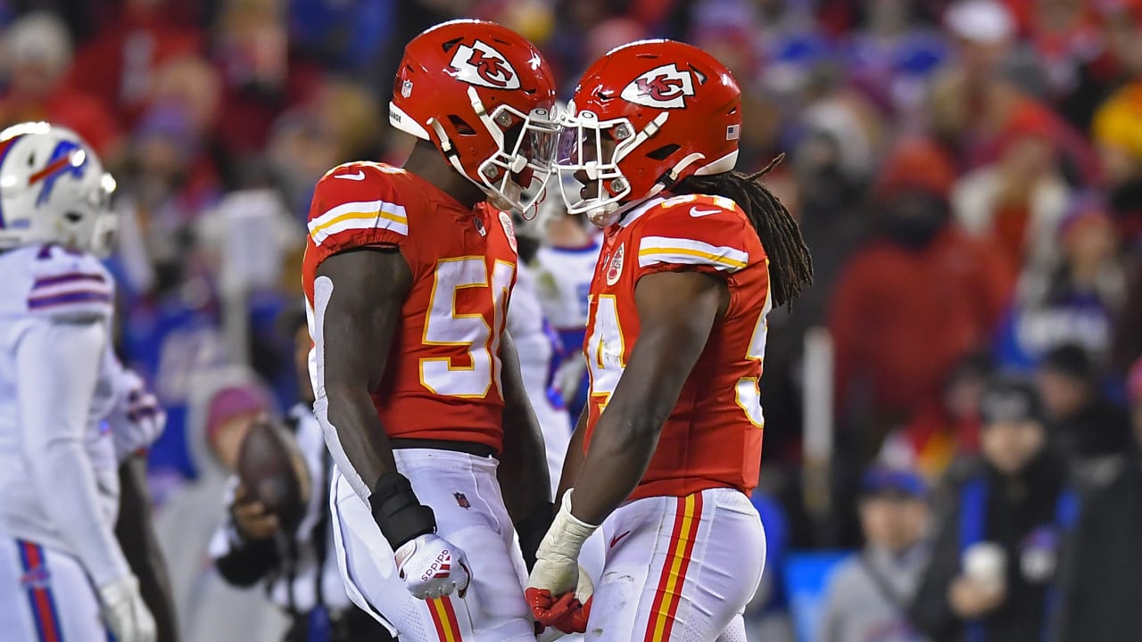 Kansas City Chiefs linebacker Nick Bolton SURGES into backfield to get