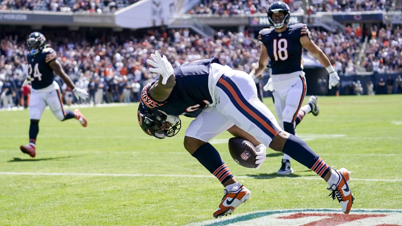 Bears' new star WR DJ Moore dazzles in debut with 62-yard TD - ESPN