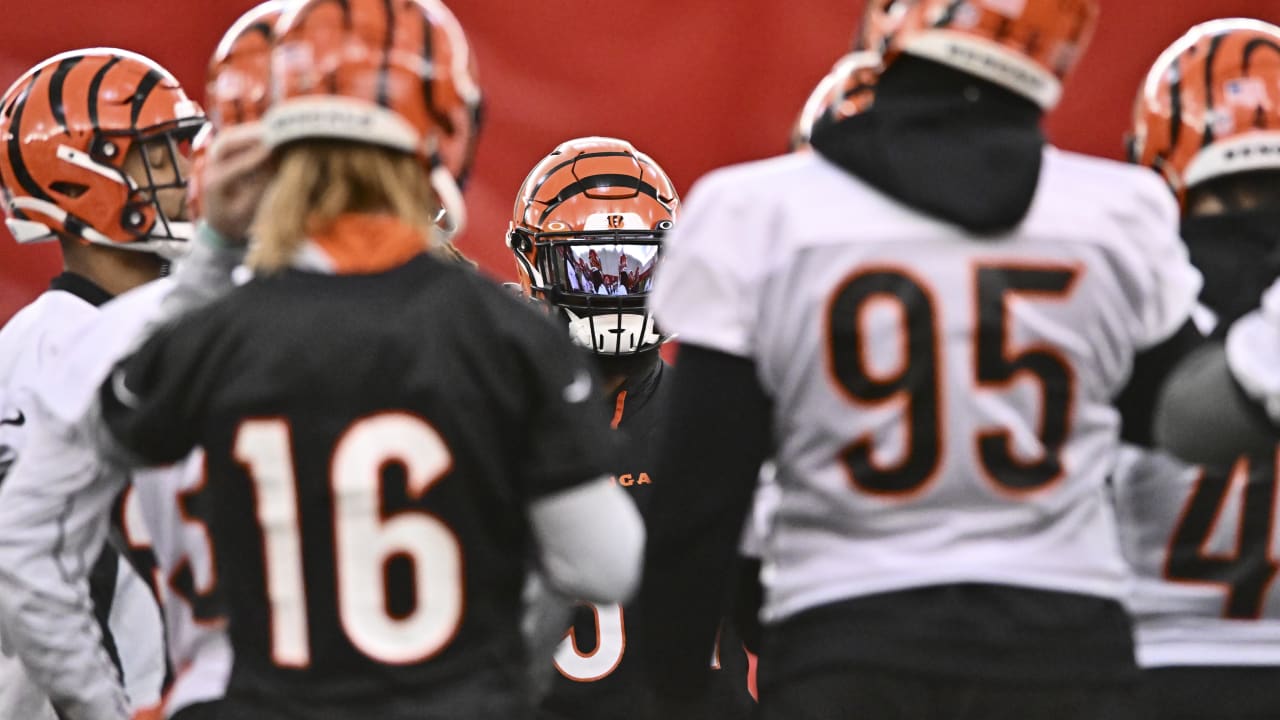 Bengals begin Super Bowl LVI prep with first indoor practice under