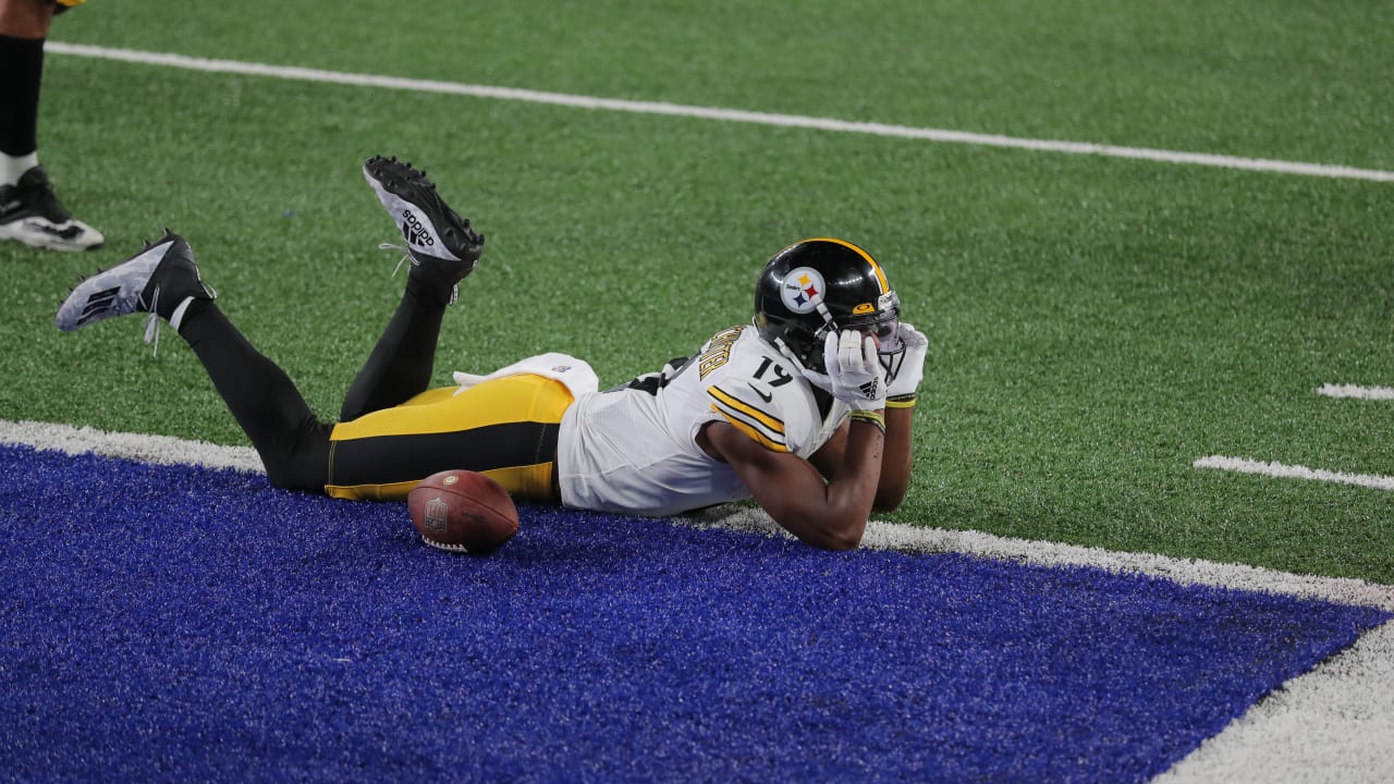 JuJu poses for the pylon cam after scoring his second TD