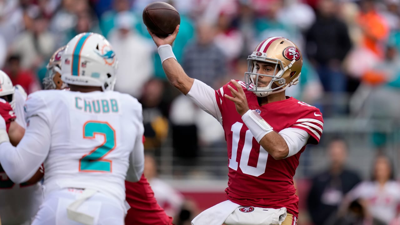 49ers' Jimmy Garoppolo injures foot vs. Dolphins