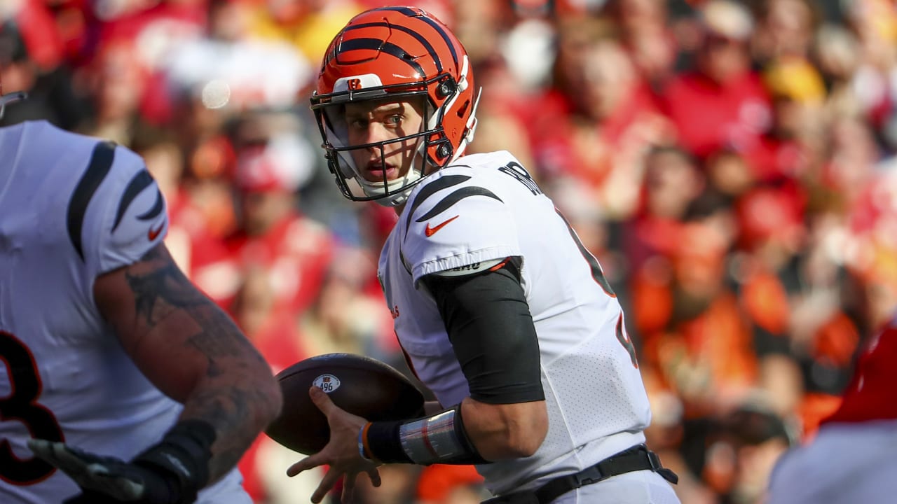 Bengals' rookies connect: Joe Burrow hits Tee Higgins for 67-yard pass