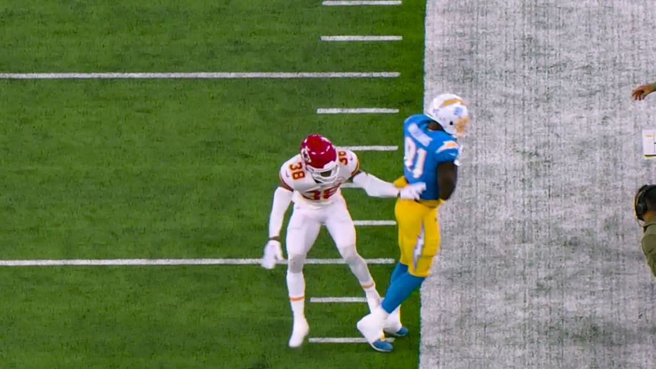 Los Angeles Chargers wide receiver Mike Williams makes a one