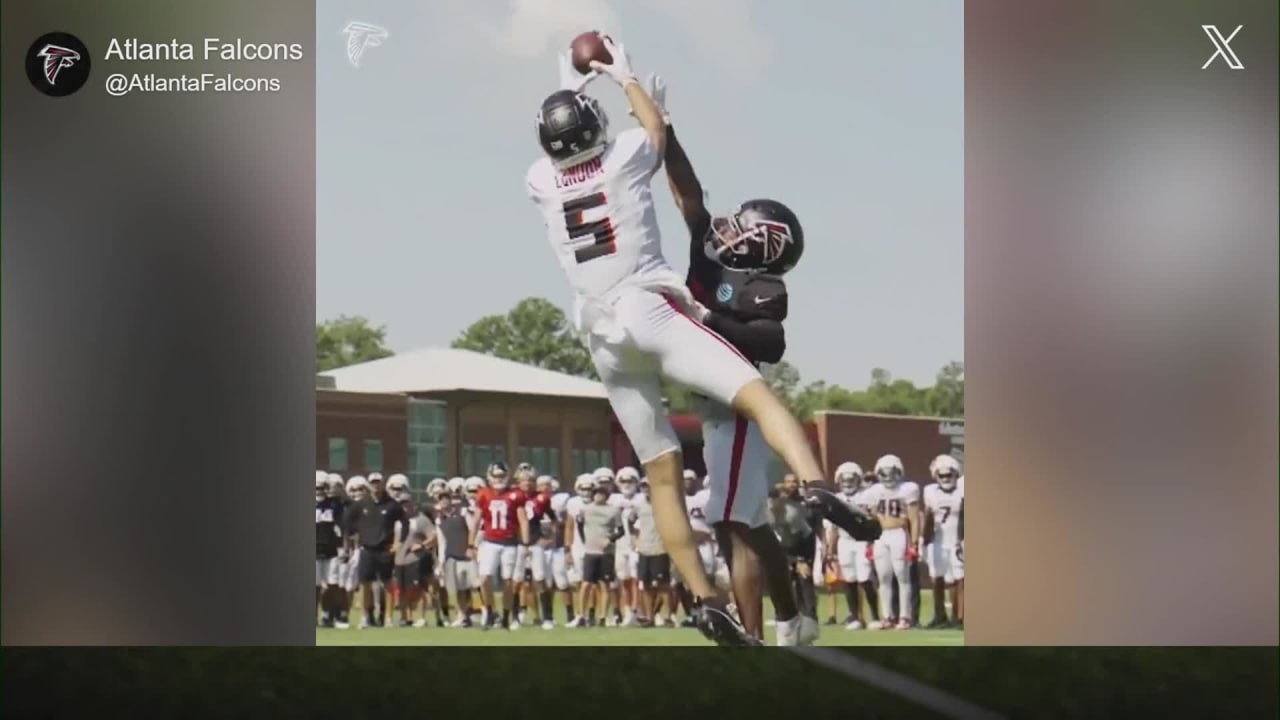 Atlanta Falcons wide receiver Drake London makes phenomenal catch over CB  at Falcons training camp