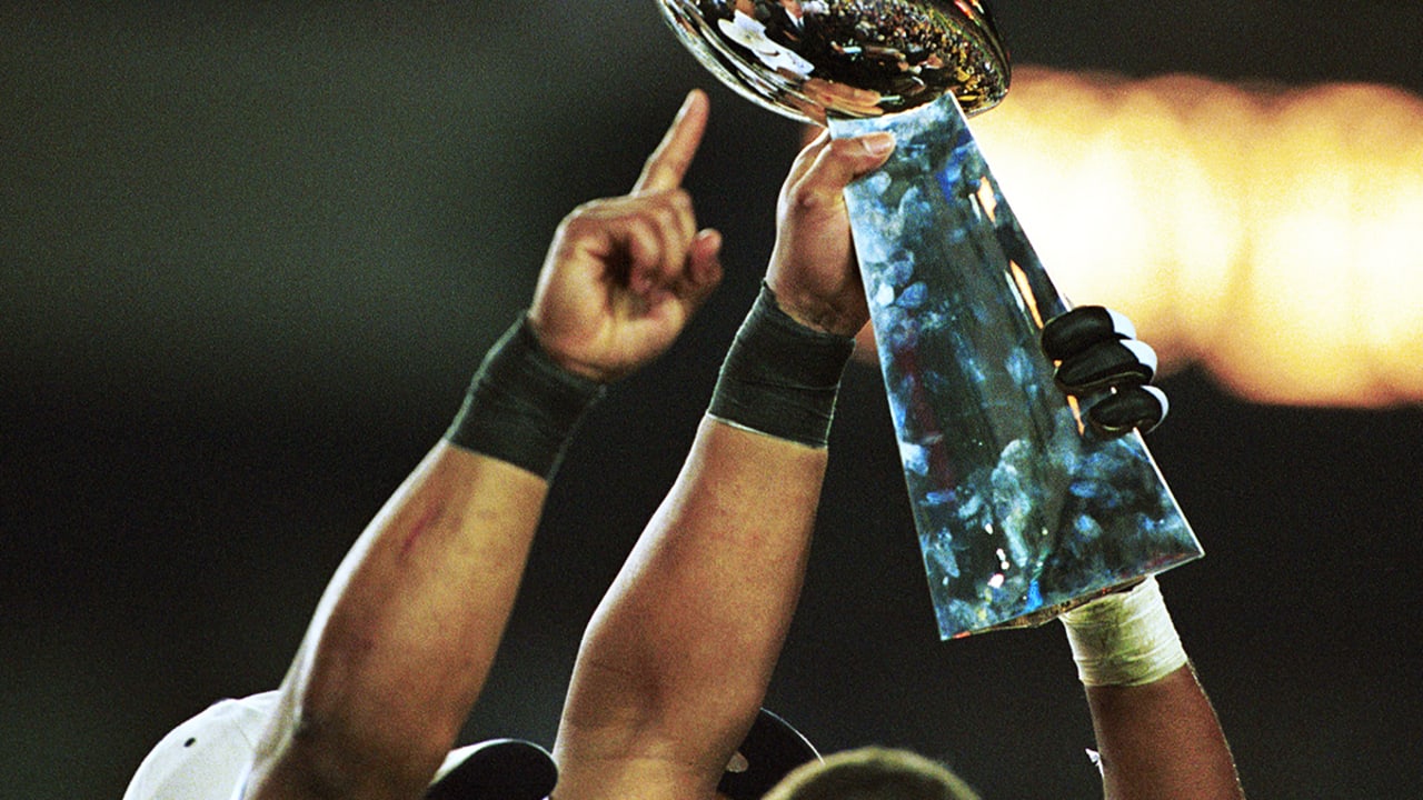 Super-Bowl-150902-SL.jpg