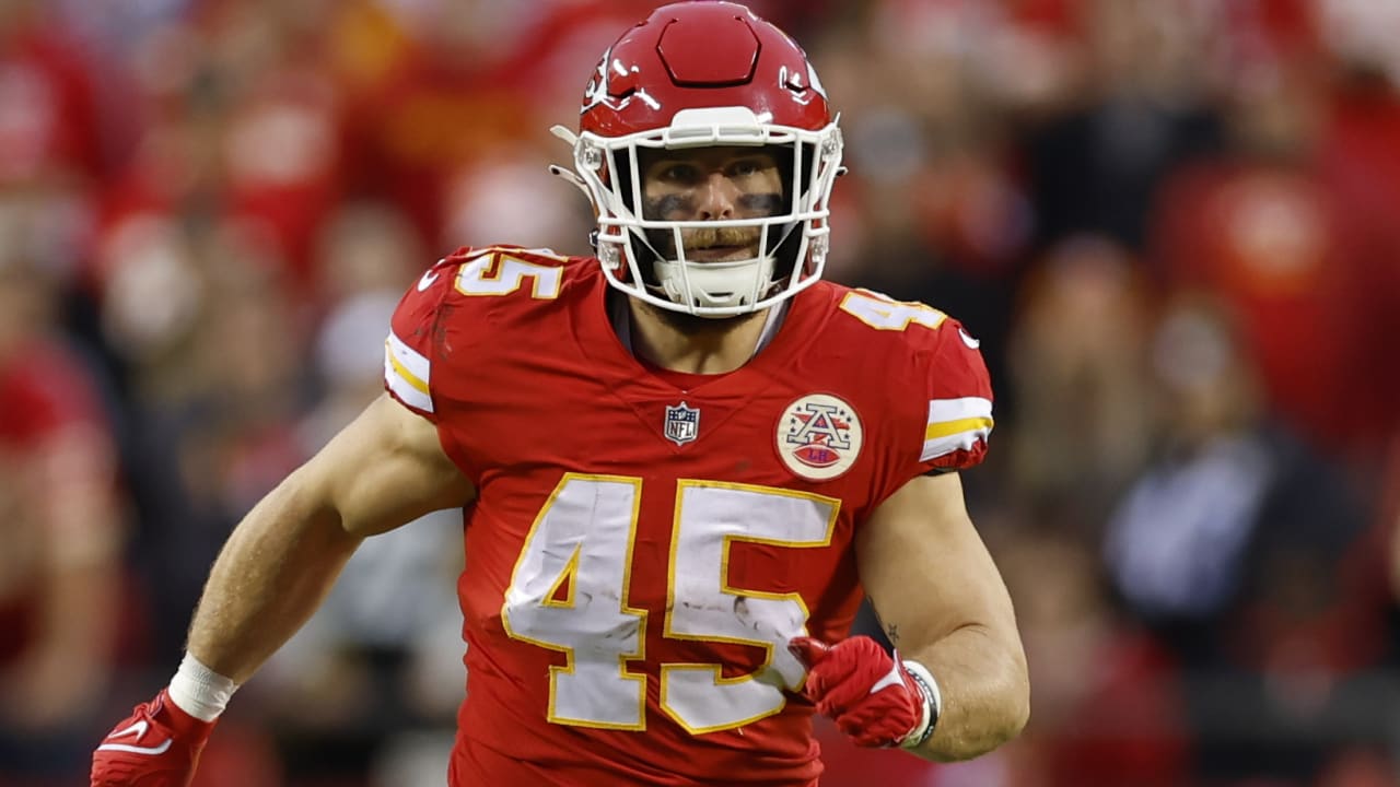 Michael Burton photos: Chiefs fullback playing in 2023 Super Bowl