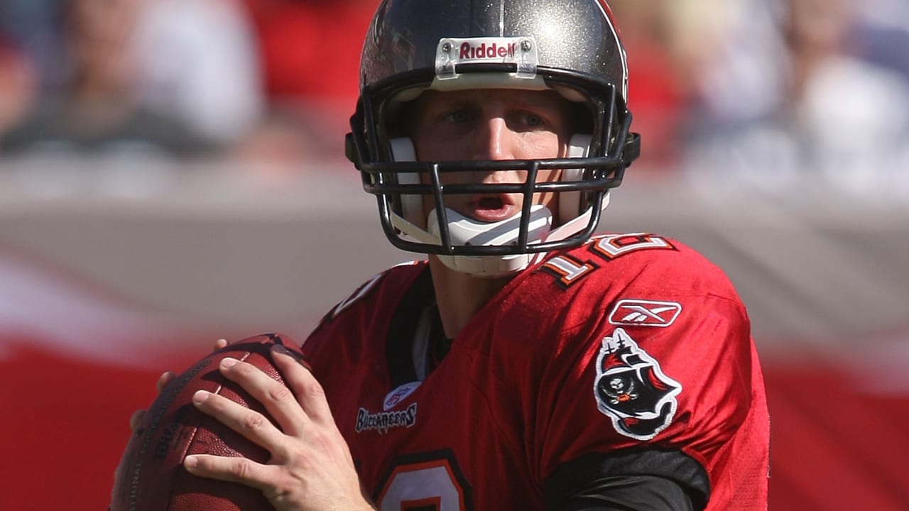 30 DEC 2007: Vinny Testaverde of the Panthers before the game between the  Carolina Panthers and the Tampa Bay Buccaneers at Raymond James Stadium in  Tampa, Florida. Testaverde announced that this would