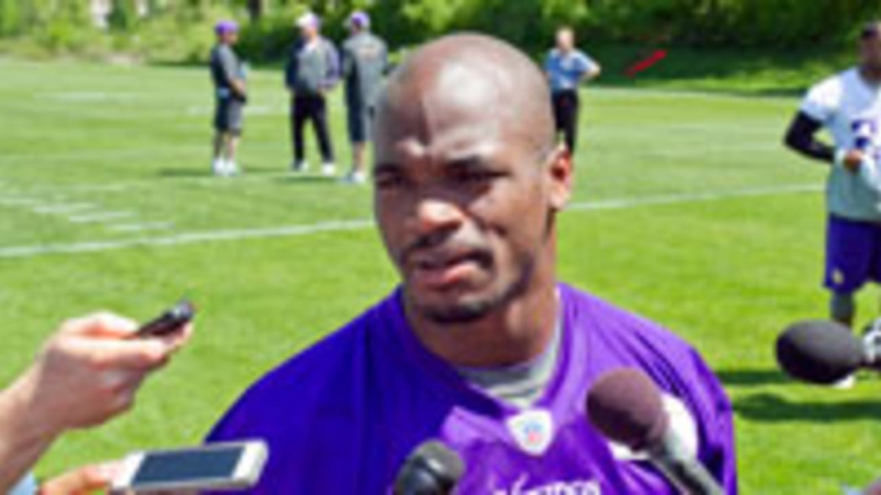 Adrian-peterson-sl-091414.jpg