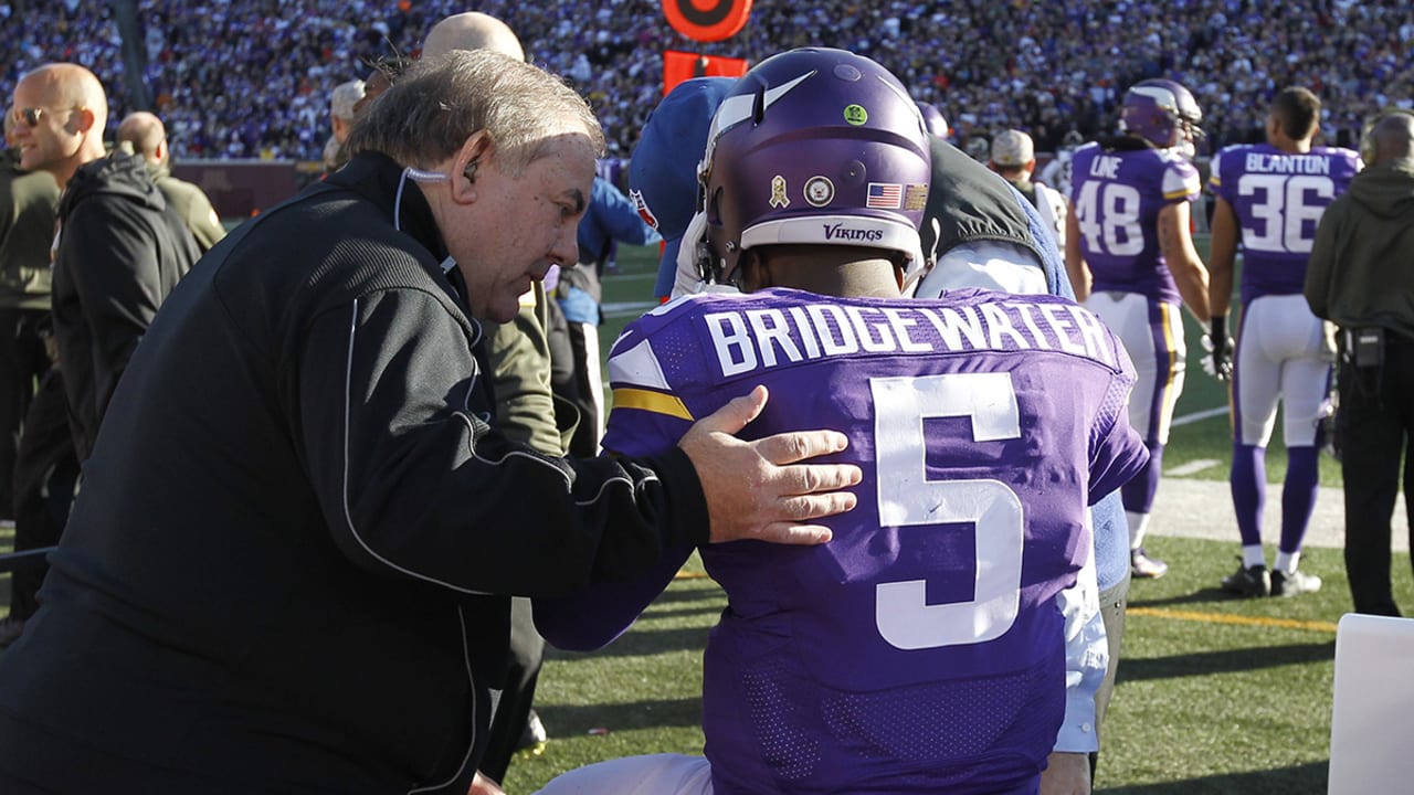 Teddy Bridgewater suffers concussion in Vikings' win