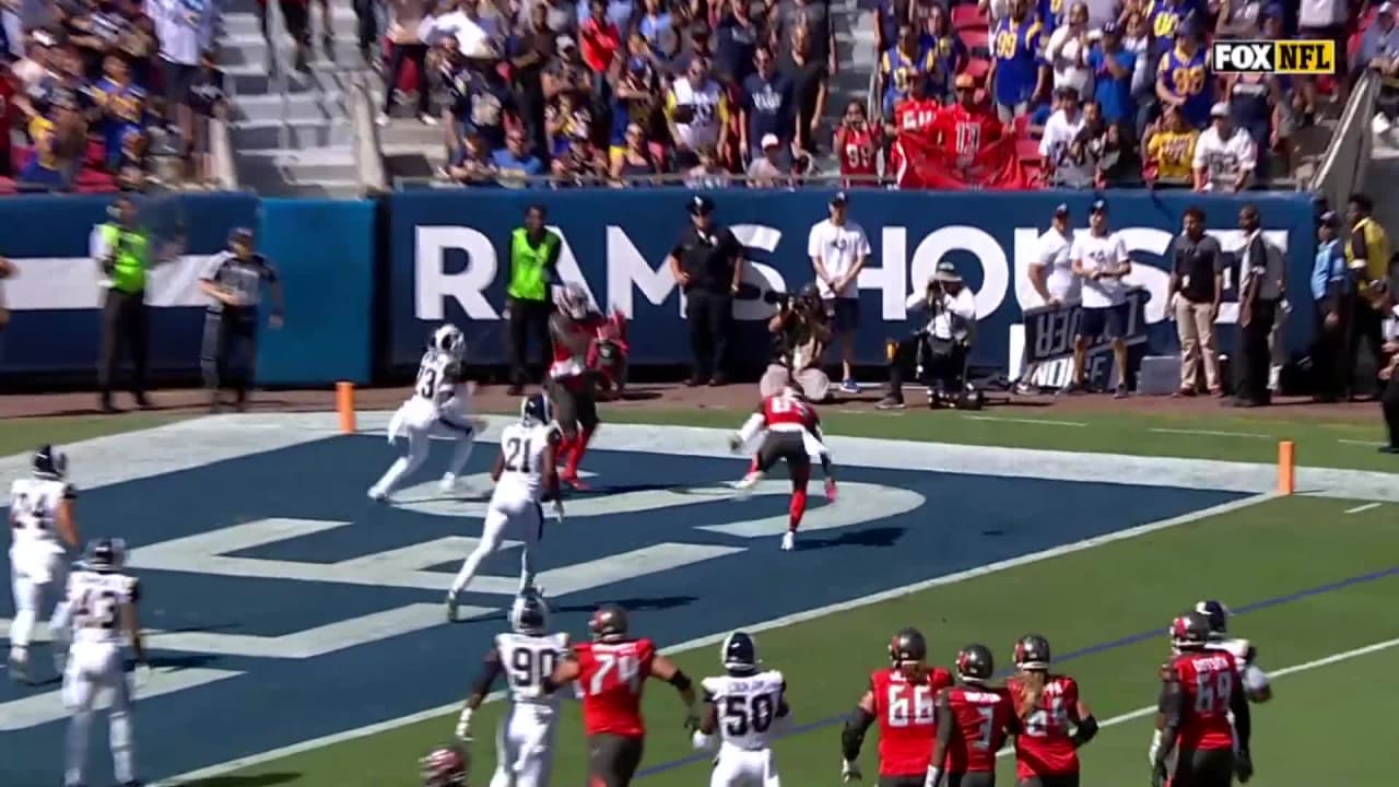 Chris Godwin goes way up for early TD grab