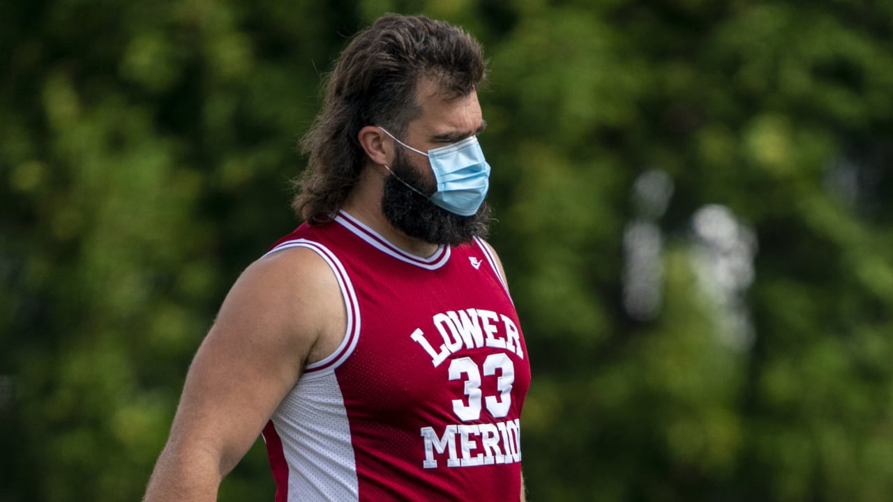 Jason Kelce honors Kobe Bryant by practicing in late NBA star's H.S. jersey