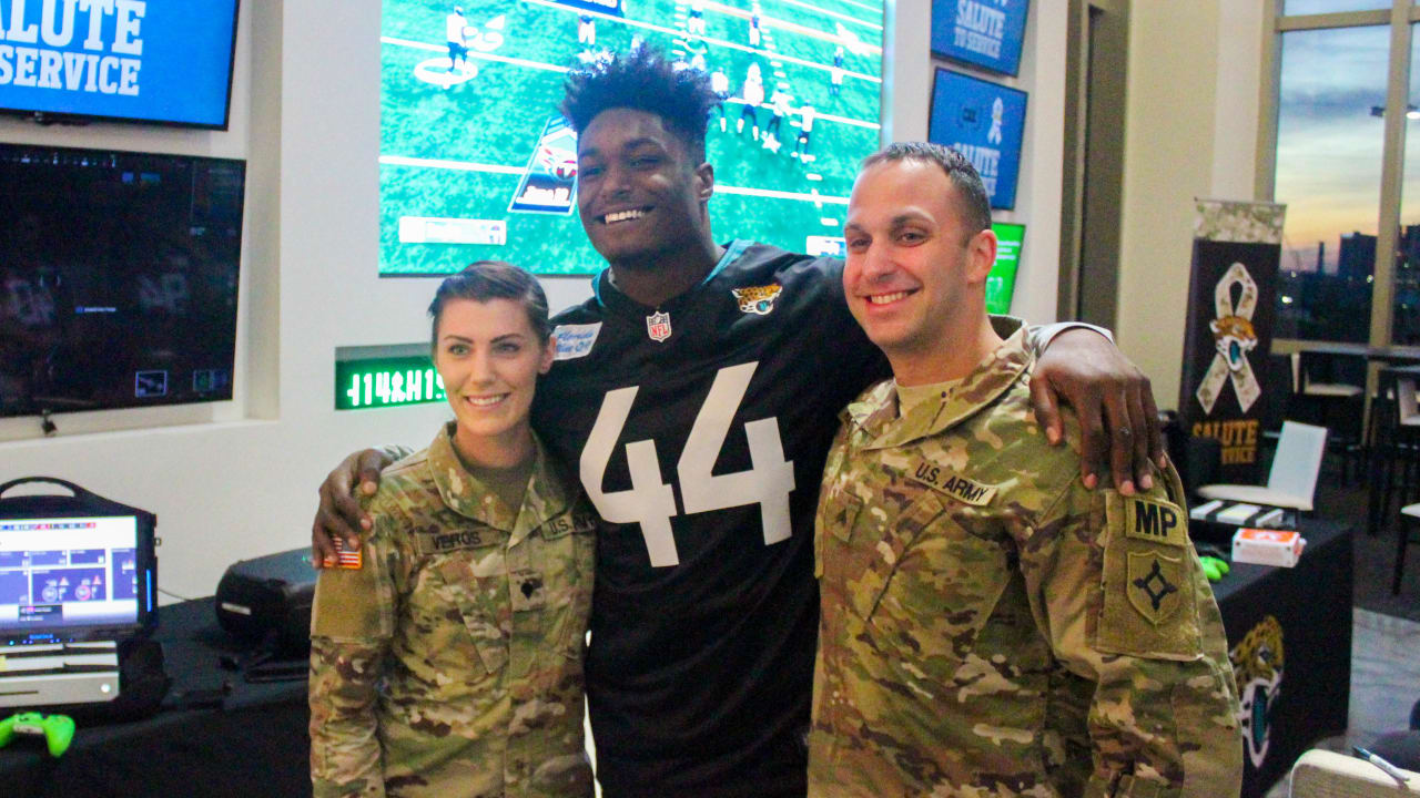 Jacksonville Date ~ The Jacksonville Jaguars and the USO team up