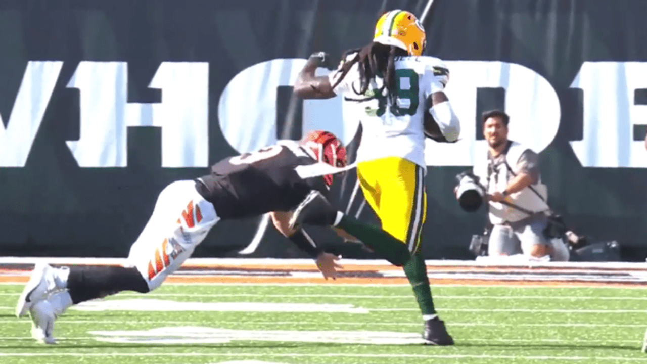 Green Bay Packers linebacker De'Vondre Campbell snags critical