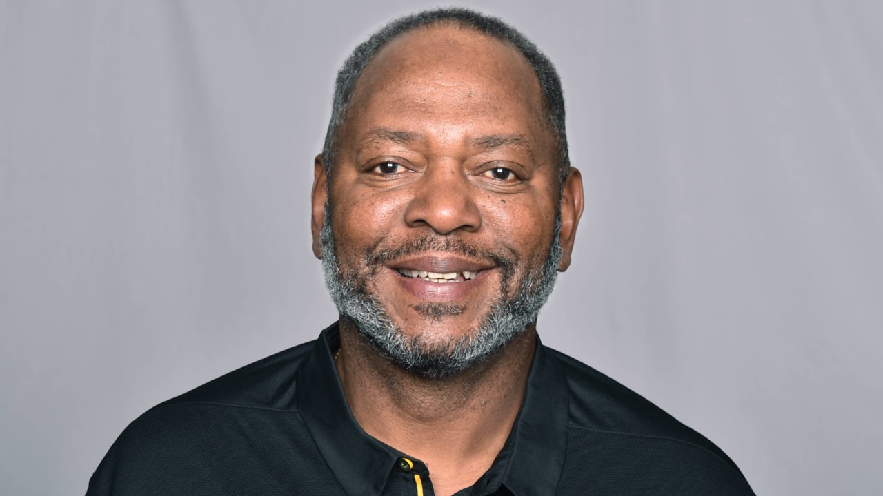 Steelers WR coach Darryl Drake dies at age of 62