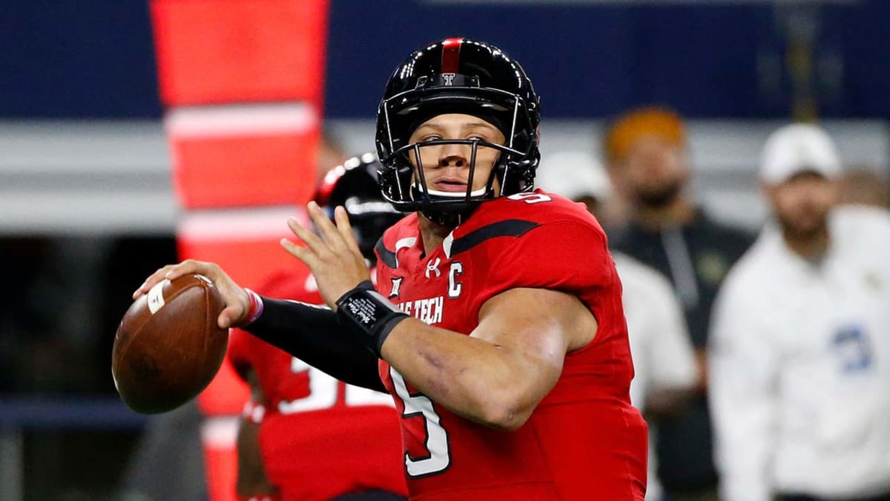 Mahomes-170331-sl