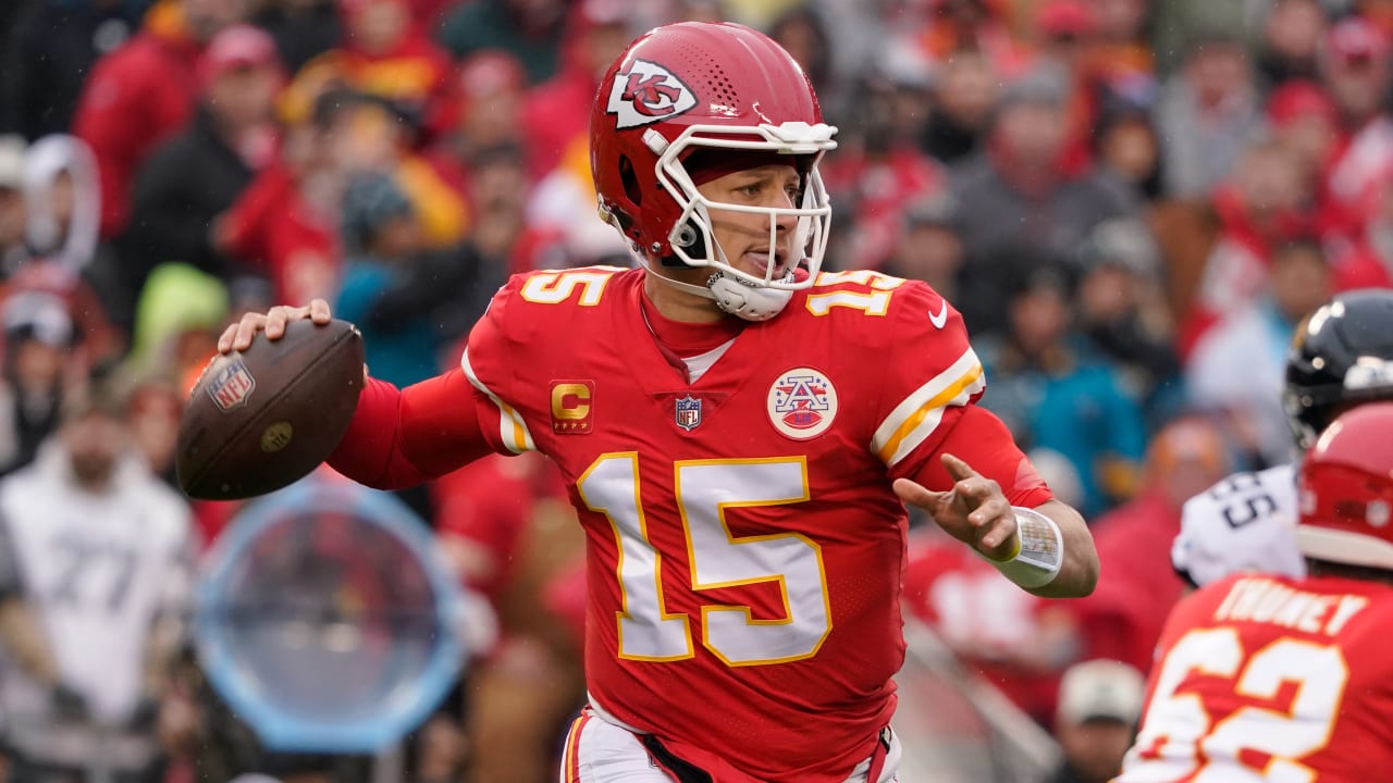 Patrick Mahomes plays through ankle sprain, leads Chiefs to Super