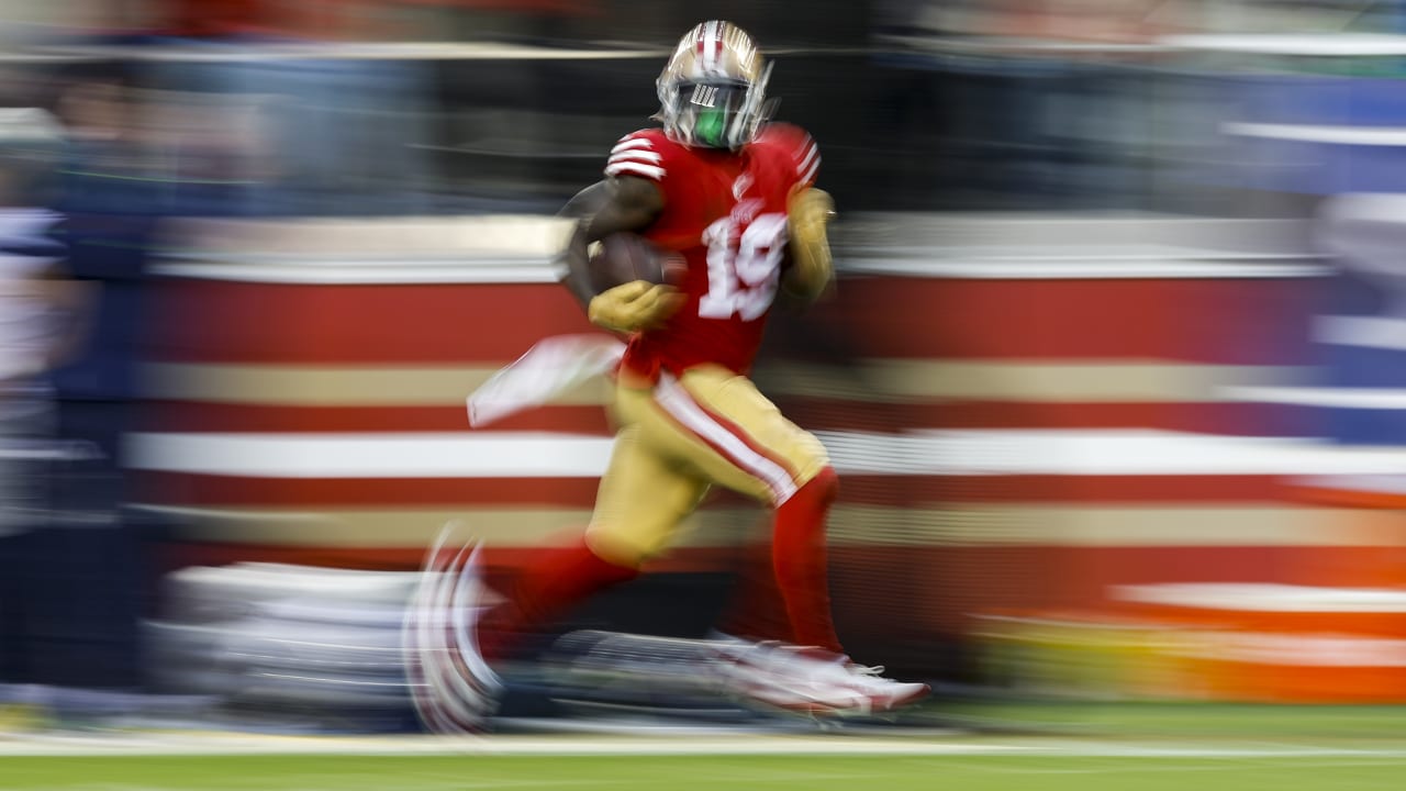 ATLANTA, GA – OCTOBER 16: San Francisco wide receiver Deebo Samuel (19)  warms up prior to the start of the NFL game between the San Francisco  49'ers and the Atlanta Falcons on