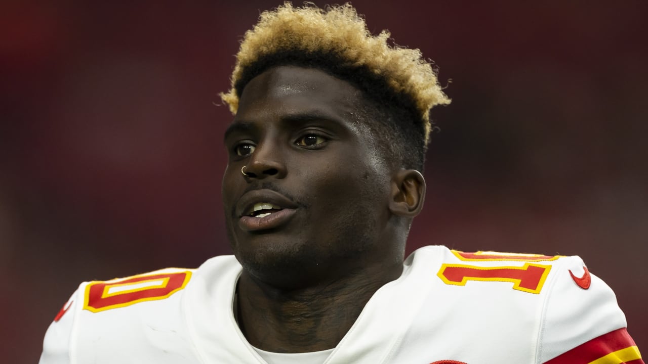 Ian Rapoport: Kansas City Chiefs WR Tyreek Hill 'day to day' with quad ...