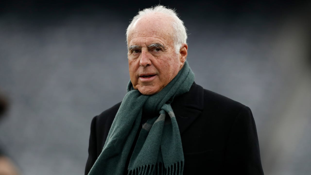 Jeffrey Lurie says Eagles want 'badly' to bring back their old